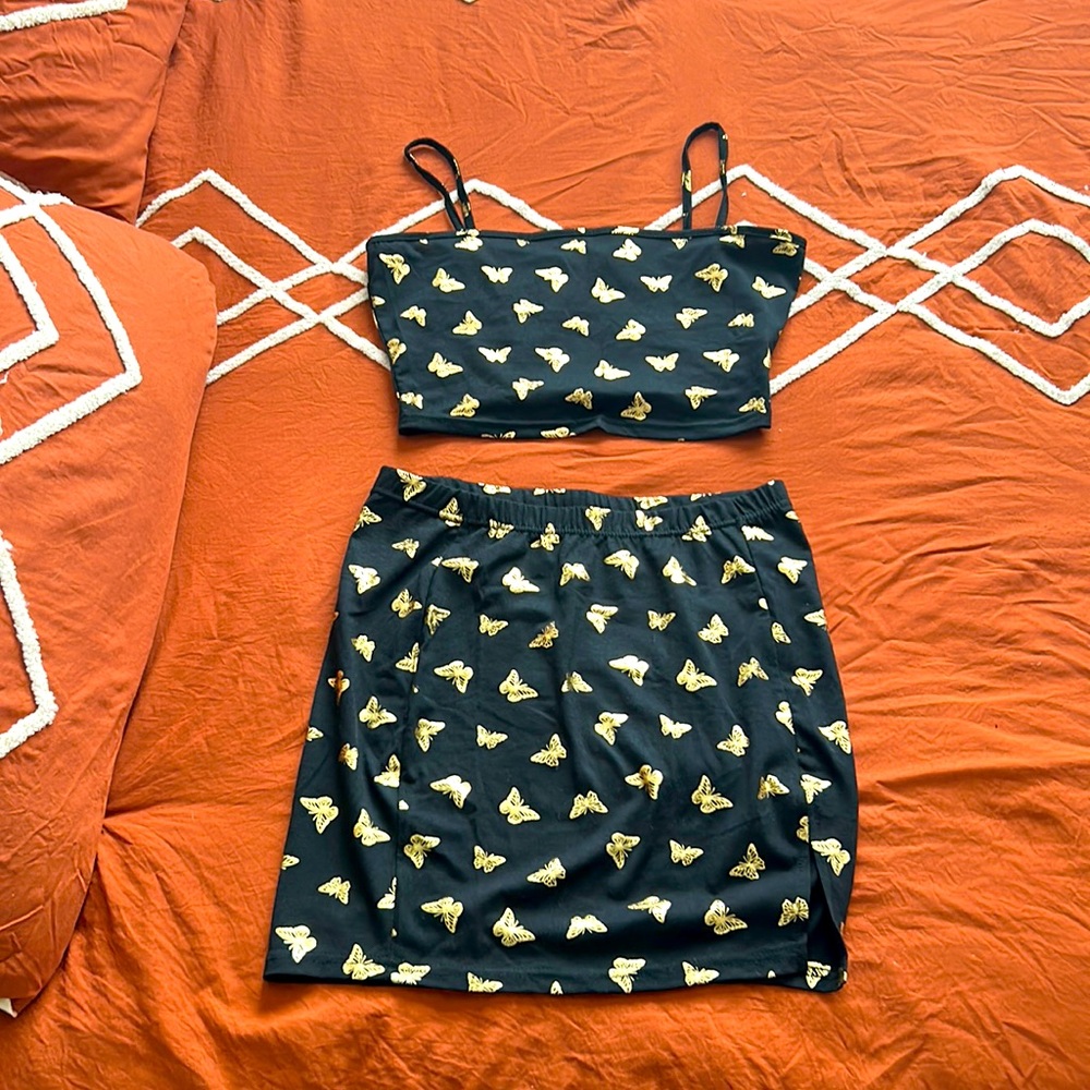 SHEIN two piece butterfly set. Crop top and split skirt